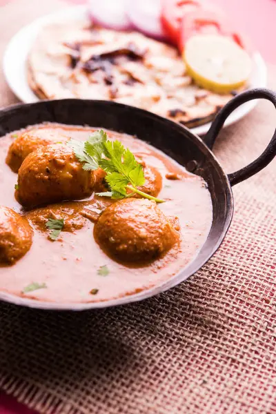 Kashmiri Dum Aloo Caril Batata Picante Decorado Com Creme Fresco — Fotografia de Stock