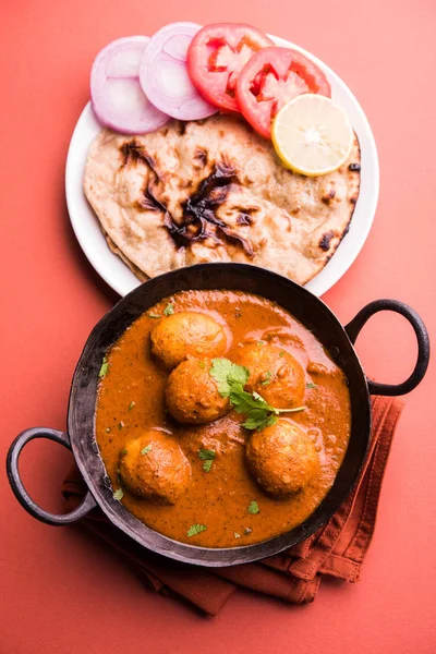 Kashmiri Dum Aloo Caril Batata Picante Decorado Com Creme Fresco — Fotografia de Stock