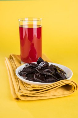 Kokum Sharbat - (soğuk içecek) Kokum meyve veya Garcinia indica yapılmış bir tatlı ve keskin içecektir