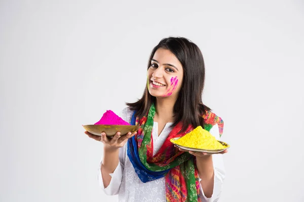 Chica India Bastante Joven Sosteniendo Colores Polvo Plato Festival Colores —  Fotos de Stock