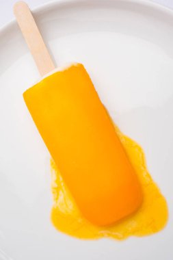Mango buz şeker veya mango Ice bar veya kulfi, oluşan tatlı ve lezzetli alphonso veya hapus Mango