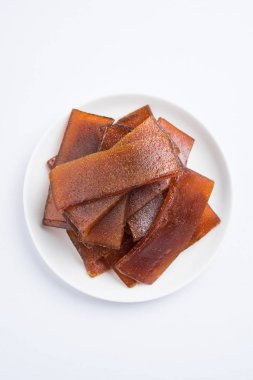 Hint alphonso mango'nın kurutulmuş jöle denilen mango papad veya mango poli veya levha veya pasta, geleneksel maharashtrian tarifi