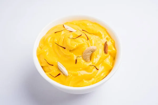 Helado de mango o barra de hielo de mango o kulfi, compuesto de alfonso dulce y sabroso o hapus mangos — Foto de Stock