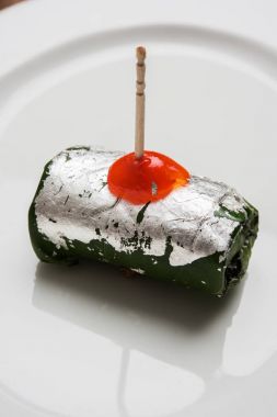 sonra öğle veya akşam yemeği parti Hint tatlı Masala Meetha Paan veya Kolkata Meetha pan yemeye hazır