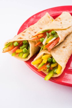Sebze böreği denilen Hint popüler aperatifler veya sebze kullanılarak yapılan sebze franky içinde paratha/Çapati/roti domates ketçap ile sarılmış
