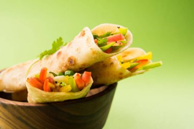 Sebze böreği denilen Hint popüler aperatifler veya sebze kullanılarak yapılan sebze franky içinde paratha/Çapati/roti domates ketçap ile sarılmış
