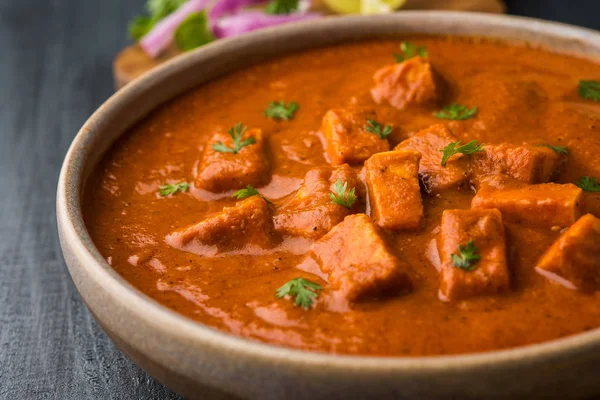 Paneer tereyağı masala veya peynir cottage köri, düğün ya da partiler, seçici odak popüler Hint öğle/akşam yemeği menüsünde — Stok fotoğraf