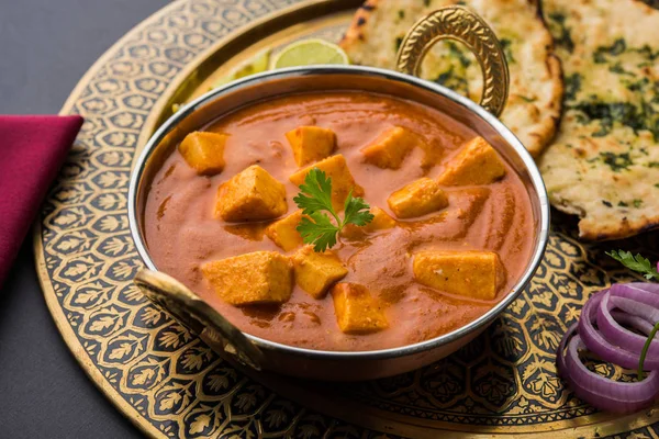 Paneer butter masala eller ost stuga curry, populära Indisk lunch och middag menyn i bröllop eller fester, selektivt fokus — Stockfoto
