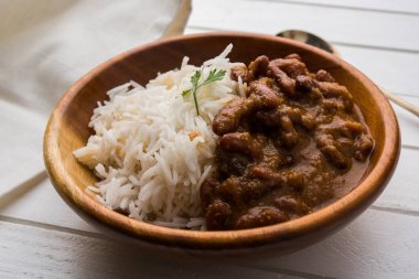 börülce köri veya rajma veya rajmah chawal ve roti, tipik Kuzey Hint ana yemek, seçici odak