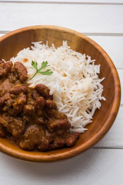börülce köri veya rajma veya rajmah chawal ve roti, tipik Kuzey Hint ana yemek, seçici odak