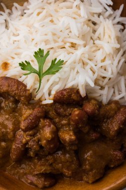 börülce köri veya rajma veya rajmah chawal ve roti, tipik Kuzey Hint ana yemek, seçici odak