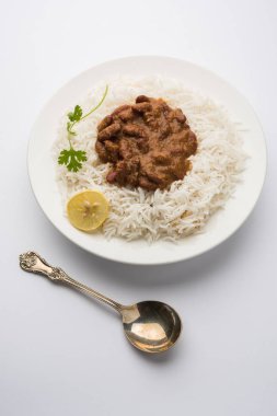 börülce köri veya rajma veya rajmah chawal ve roti, tipik Kuzey Hint ana yemek, seçici odak