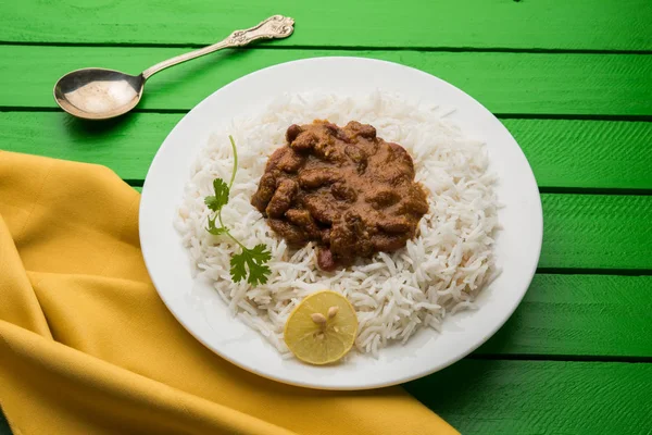 Kidney bean curry or rajma or rajmah chawal and roti, typical north indian main course, selective focus — Stock Photo, Image