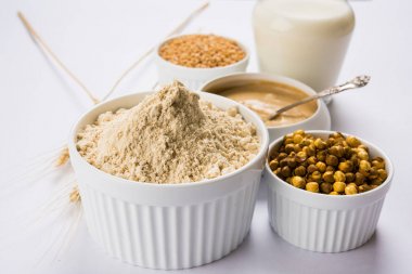 Sattu Atta / Satu veya sattu cha Peeth biri en iyi doğal ve beslenme açısından zengin yiyecek. Kuru kavrulmuş ve şişkin buğday ve chana dal, maharashtra, Hindistan bir sağlıklı kahvaltı içki imal edilir