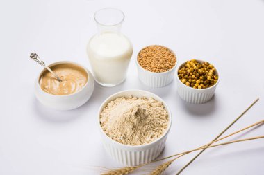 Sattu Atta / Satu veya sattu cha Peeth biri en iyi doğal ve beslenme açısından zengin yiyecek. Kuru kavrulmuş ve şişkin buğday ve chana dal, maharashtra, Hindistan bir sağlıklı kahvaltı içki imal edilir