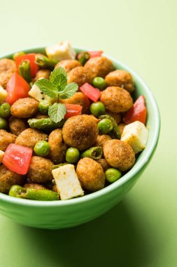 Soya 65 parçalar ya da soya yığın fry sağlıklı bir aperatif yemek protein zengin, vejetaryen tabağı ideal yeni başlayanlar için kolay. popüler Hint yemeği. seçici odak