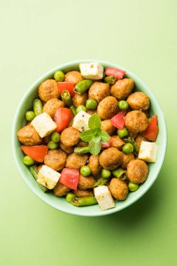 Soya 65 parçalar ya da soya yığın fry sağlıklı bir aperatif yemek protein zengin, vejetaryen tabağı ideal yeni başlayanlar için kolay. popüler Hint yemeği. seçici odak