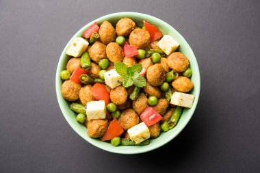 Soya 65 parçalar ya da soya yığın fry sağlıklı bir aperatif yemek protein zengin, vejetaryen tabağı ideal yeni başlayanlar için kolay. popüler Hint yemeği. seçici odak