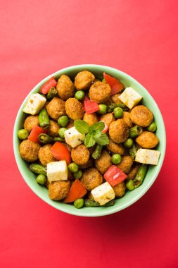 Soya 65 parçalar ya da soya yığın fry sağlıklı bir aperatif yemek protein zengin, vejetaryen tabağı ideal yeni başlayanlar için kolay. popüler Hint yemeği. seçici odak