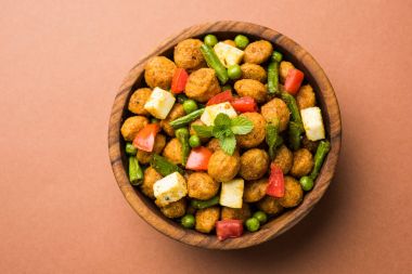 Soya 65 parçalar ya da soya yığın fry sağlıklı bir aperatif yemek protein zengin, vejetaryen tabağı ideal yeni başlayanlar için kolay. popüler Hint yemeği. seçici odak