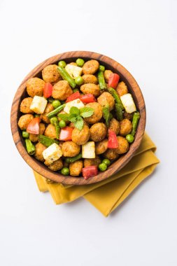 Soya 65 parçalar ya da soya yığın fry sağlıklı bir aperatif yemek protein zengin, vejetaryen tabağı ideal yeni başlayanlar için kolay. popüler Hint yemeği. seçici odak