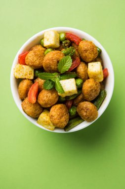 Soya 65 parçalar ya da soya yığın fry sağlıklı bir aperatif yemek protein zengin, vejetaryen tabağı ideal yeni başlayanlar için kolay. popüler Hint yemeği. seçici odak