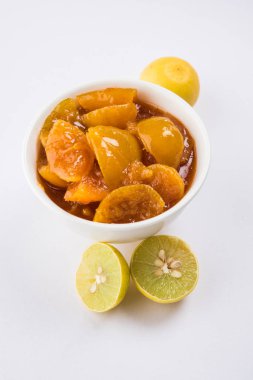 Hint Limon Turşu veya nimbu ka achar / loncha içinde arka