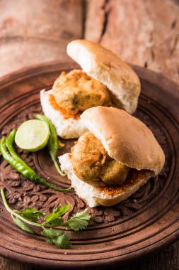 Vada Pav veya Vada Paav ünlü bir Hint sokak gıda olduğunu