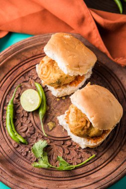 Vada Pav veya Vada Paav ünlü bir Hint sokak gıda olduğunu