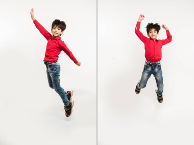 Kameraya bakarak beyaz arka plan üzerinde ve elleri ile atlama Hint akıllı çocuk veya çocuk ayakta gergin