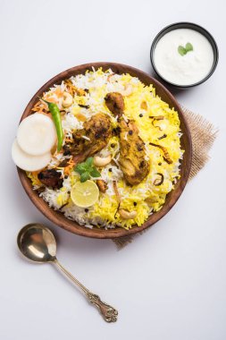 Hyderabadi tavuk biryani veya dum biryani, seçici odak