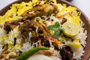 Hyderabadi tavuk biryani veya dum biryani, seçici odak