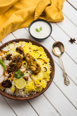 Hyderabadi tavuk biryani veya dum biryani, seçici odak