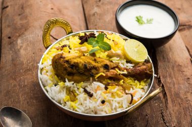 Hyderabadi tavuk biryani veya dum biryani, seçici odak