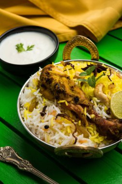 Hyderabadi tavuk biryani veya dum biryani, seçici odak