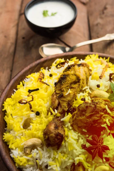 Hyderabadi tavuk biryani veya dum biryani, seçici odak — Stok fotoğraf