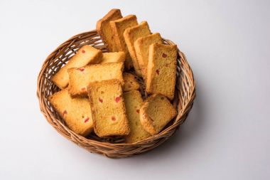 Hint Pencap dili veya Delhi ekmek tost ile tutti frutti lezzet, servis Hint sıcak çay, seçici odak doku