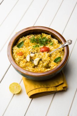 dal khichadi veya dal khichdi, popüler Hint yemeği. seçici odak