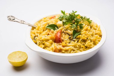 dal khichadi veya dal khichdi, popüler Hint yemeği. seçici odak