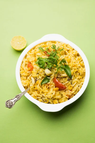 Dal khichadi o dal khichdi, comida india popular. enfoque selectivo — Foto de Stock
