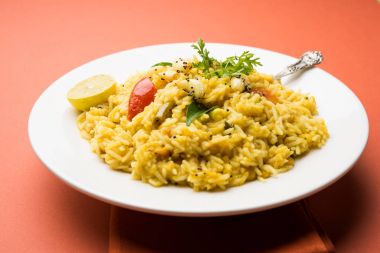 dal khichadi veya dal khichdi, popüler Hint yemeği. seçici odak