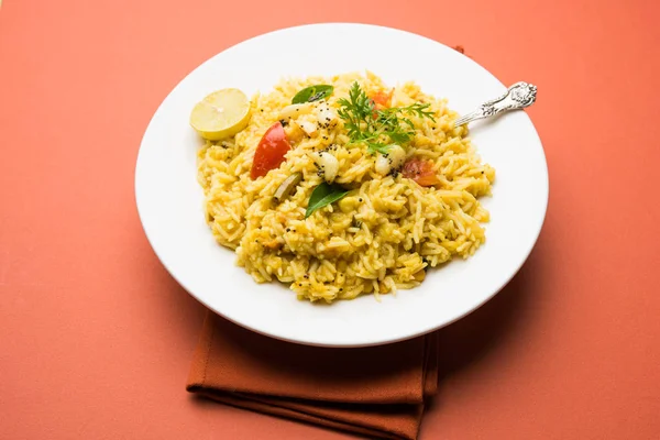 Dal khichadi o dal khichdi, comida india popular. enfoque selectivo — Foto de Stock