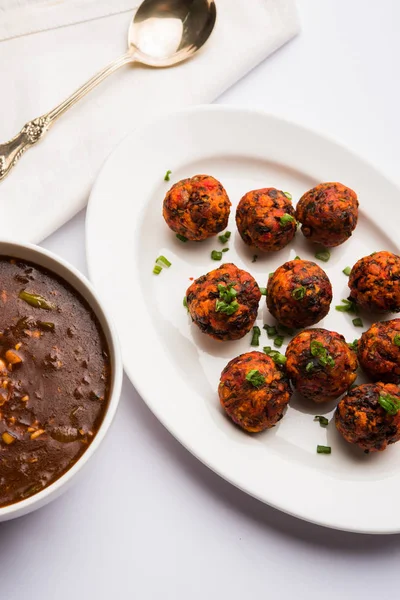 Gobi Manchurian dry or with gravy - Popular street food of India made of cauliflower florets, selective focus — Stock Image Gobi Manchurian dry or with gravy - Popular street food of India made of cauliflower florets, selective focus Royalty Free Stock Photos