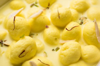   Download önizleme Angoori rasmalai veya anguri ras malai Hint bir tatlı olduğunu. Süzme peynir iyi şeker formu üzüm büyüklüğünde toplar için haddelenmiş ve chashni, şekerli şurup batırılmış sonra yapılmış. seçici odak