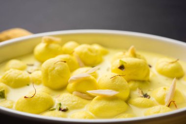   Download önizleme Angoori rasmalai veya anguri ras malai Hint bir tatlı olduğunu. Süzme peynir iyi şeker formu üzüm büyüklüğünde toplar için haddelenmiş ve chashni, şekerli şurup batırılmış sonra yapılmış. seçici odak