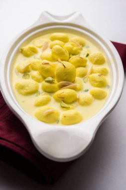   Download önizleme Angoori rasmalai veya anguri ras malai Hint bir tatlı olduğunu. Süzme peynir iyi şeker formu üzüm büyüklüğünde toplar için haddelenmiş ve chashni, şekerli şurup batırılmış sonra yapılmış. seçici odak