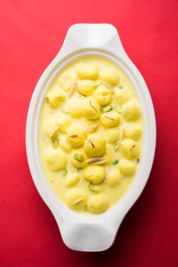   Download önizleme Angoori rasmalai veya anguri ras malai Hint bir tatlı olduğunu. Süzme peynir iyi şeker formu üzüm büyüklüğünde toplar için haddelenmiş ve chashni, şekerli şurup batırılmış sonra yapılmış. seçici odak