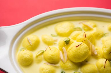   Download önizleme Angoori rasmalai veya anguri ras malai Hint bir tatlı olduğunu. Süzme peynir iyi şeker formu üzüm büyüklüğünde toplar için haddelenmiş ve chashni, şekerli şurup batırılmış sonra yapılmış. seçici odak