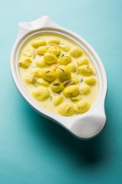   Download önizleme Angoori rasmalai veya anguri ras malai Hint bir tatlı olduğunu. Süzme peynir iyi şeker formu üzüm büyüklüğünde toplar için haddelenmiş ve chashni, şekerli şurup batırılmış sonra yapılmış. seçici odak