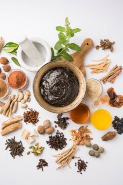 Hint Ayurvedik diyet ek Chyawanprash denilen / chyavanaprasha pişmiş şeker, bal, ghee, Hint bektaşi üzümü (amla), reçel, Tahin, çilek, otlar ve çeşitli baharat karışımıdır